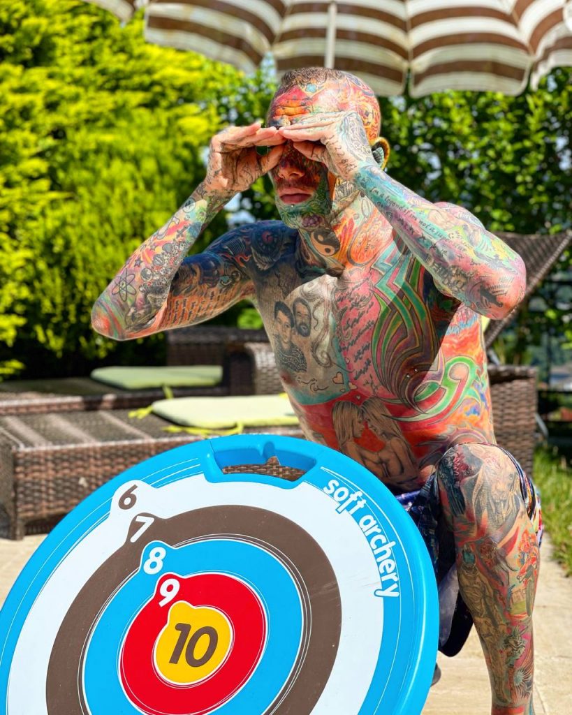 چهرهپردازی (Makeup Artistry): هنر تغییر و تکامل چهرهها امیرتتلو - اسطوره ایرانی با بدن فول دیزاین