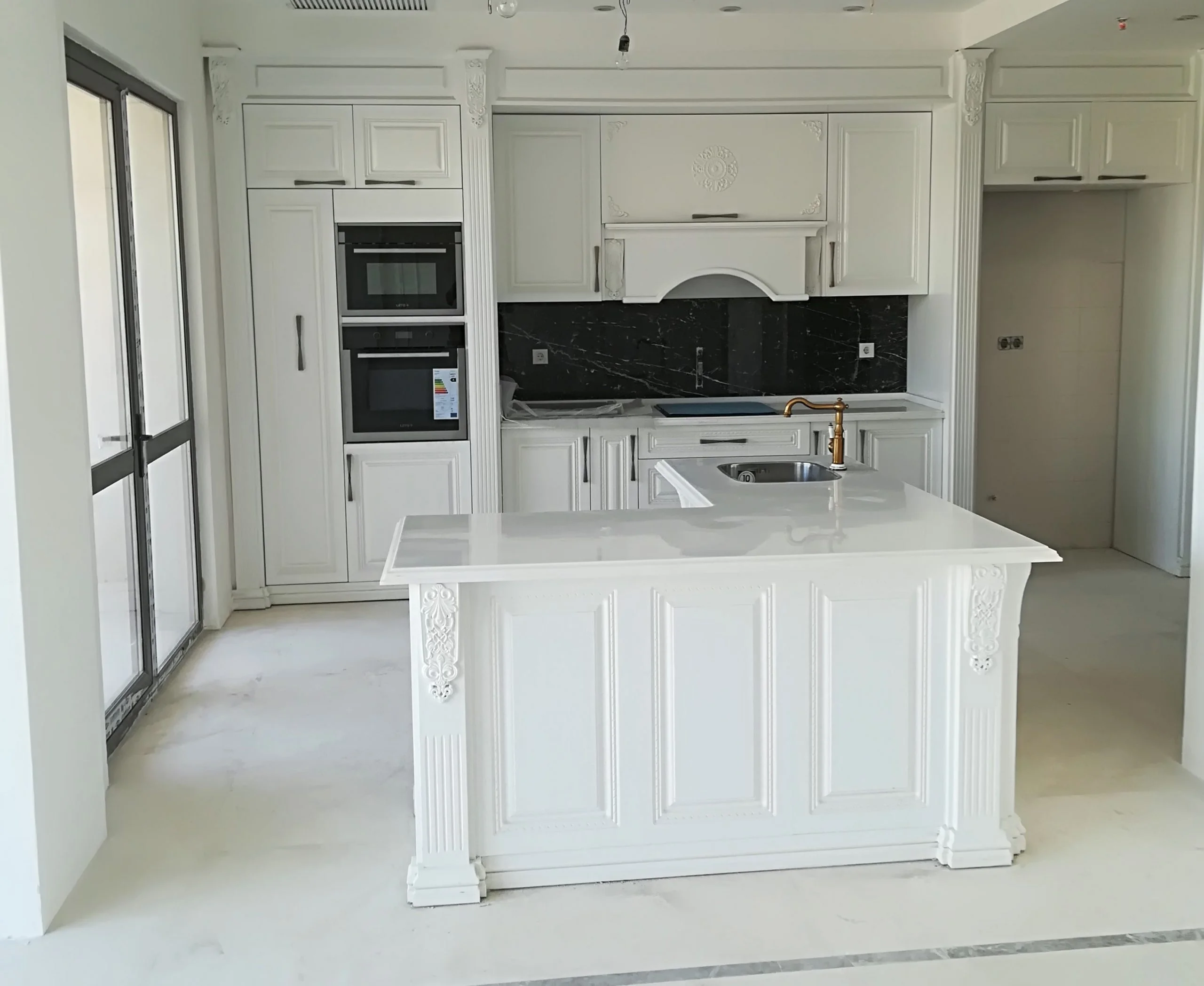 کابینت کلاسیک سفید جزیره