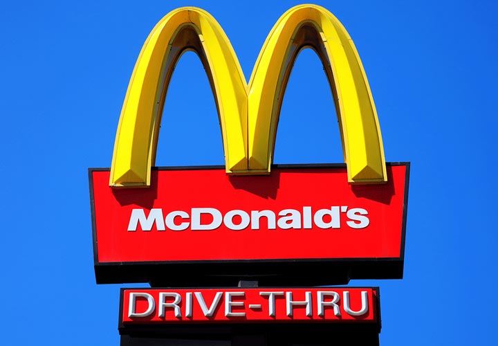 رنگ در طراحی گرافیک (این دوره به اتمام رسیده است) تاثیر رنگ زرد و قرمز در لوگو تبلیغاتی مک دونالد