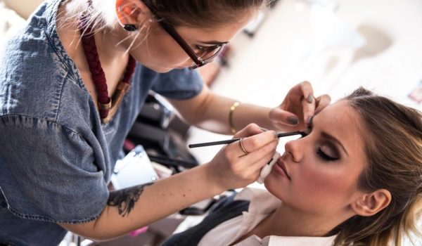 میکاپ آرتیست - آرایشگر - مشاطه