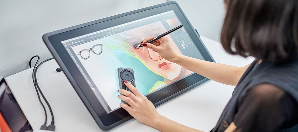 سختافزار مناسب طراحی | مانیتور لمسی و قلم هوشمند استفاده از قلم و مانیتور هوشمند در طراحی دیزاین محور