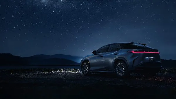 طراحی خودرو لکسوس rz450e