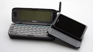 نوکیا: پادشاه رابط کاربری سختافزاری و آیکنهای جیبی طراحی محصولات نوکیا Nokia 9000 Communicator E7 آسان: باشگاه طراحی و پرورش محصول نوکیا: پادشاه رابط کاربری سختافزاری و آیکنهای جیبی