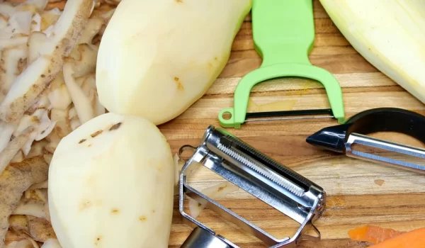 پوست کن میوه