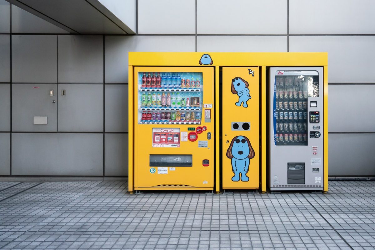 دستگاههای فروش خودکار (Vending Machines): انقلابی در دسترسی به محصولات cartoon-vending-machines- دستگاه فروش خودکار2