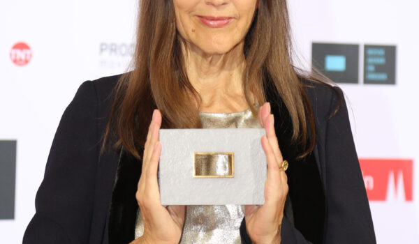 طراح لباس سریال گامبی وزیر _Gabriele_Binde