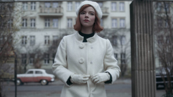 کارکرد هویتی لباس در سریال Queen’s Gambit the-queens-gambit-main-character طراحی لباس