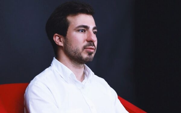 سیاوش محمودیان: طراح محصولات دیجیتال | Siavash Mahmodian سیاوش محمودیان | SiavashMahmodian