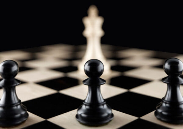 استراتژیک 1 e1735718931181 آسان: باشگاه طراحی و پرورش محصول استراتژی شرکت در برابر واحد کسب‌وکار: مسیرهایی برای مدیریت سازمانی