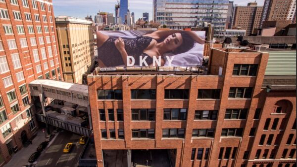 DKNY: برند پوشاک و لباس زیر | نگاهی به کمپین "صبح بخیرنیویورک" کمپین "صبح بخیر نیویورک" تبلیغات لباس زیر