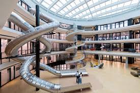برنارد چومی معمار و فرم‌پرداز Bernard Tschumi 2 آسان‌سازان برنارد چومی: معمار و فرم‌پرداز | Bernard Tschumi