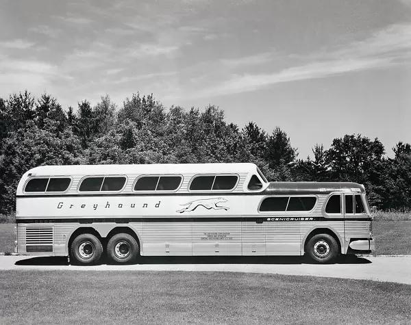 ریموند لویی طراح محصولات آینده Raymond Loewy 1 آسان‌سازان ریموند لویی: طراح محصولات آینده | Raymond Loewy