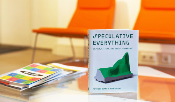 طراحی گمانی آسان‌سازان کتاب "طراحی گمانی" از آنتونی دان و فیونا ربی | Speculative Everything