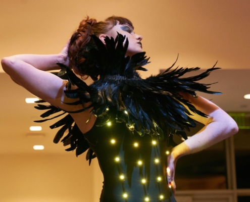 لومین Lumen Couture – لباسهای LED: پیوند هنر و تکنولوژی 👗💡 لومین Lumen Couture – لباسهای LED پیوند هنر و تکنولوژی 👗💡 آسانسازان لومین Lumen Couture – لباسهای LED: پیوند هنر و تکنولوژی 👗💡