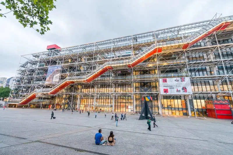 طراحی ساختارشکن | Deconstructivism Centre Pompidou High Tech style Maglev Train طراحی های تک باشگاه طراحی و پرورش محصول طراحی ساختارشکن | Deconstructivism