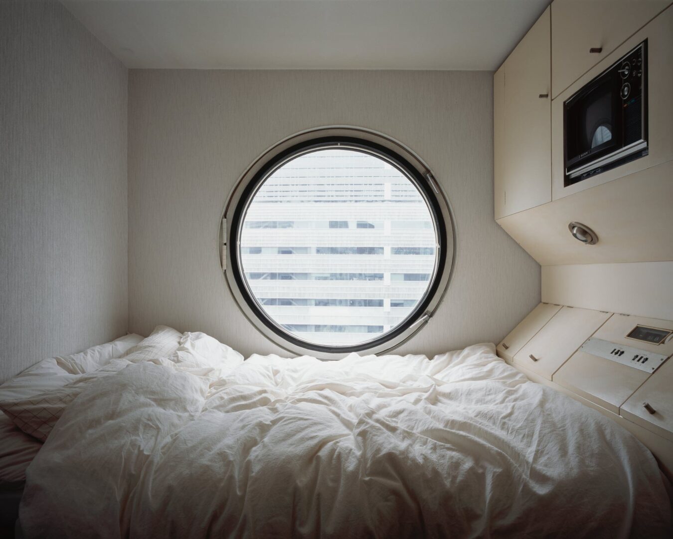 برج کپسولی ناکاگین نمادی از طراحی ماژولار و آینده&zwnj;نگرانه Nakagin Capsule Tower 3 آسان&zwnj;سازان برج کپسولی ناکاگین: نمادی از طراحی ماژولار و آینده&zwnj;نگرانه "Nakagin "