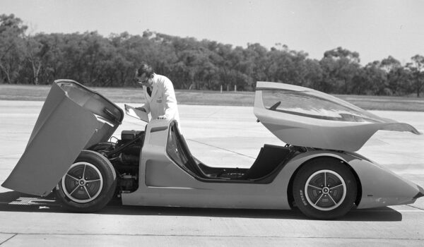 6️⃣ درب‌های کانوپی (Canopy Doors) طراحی درب خودرو