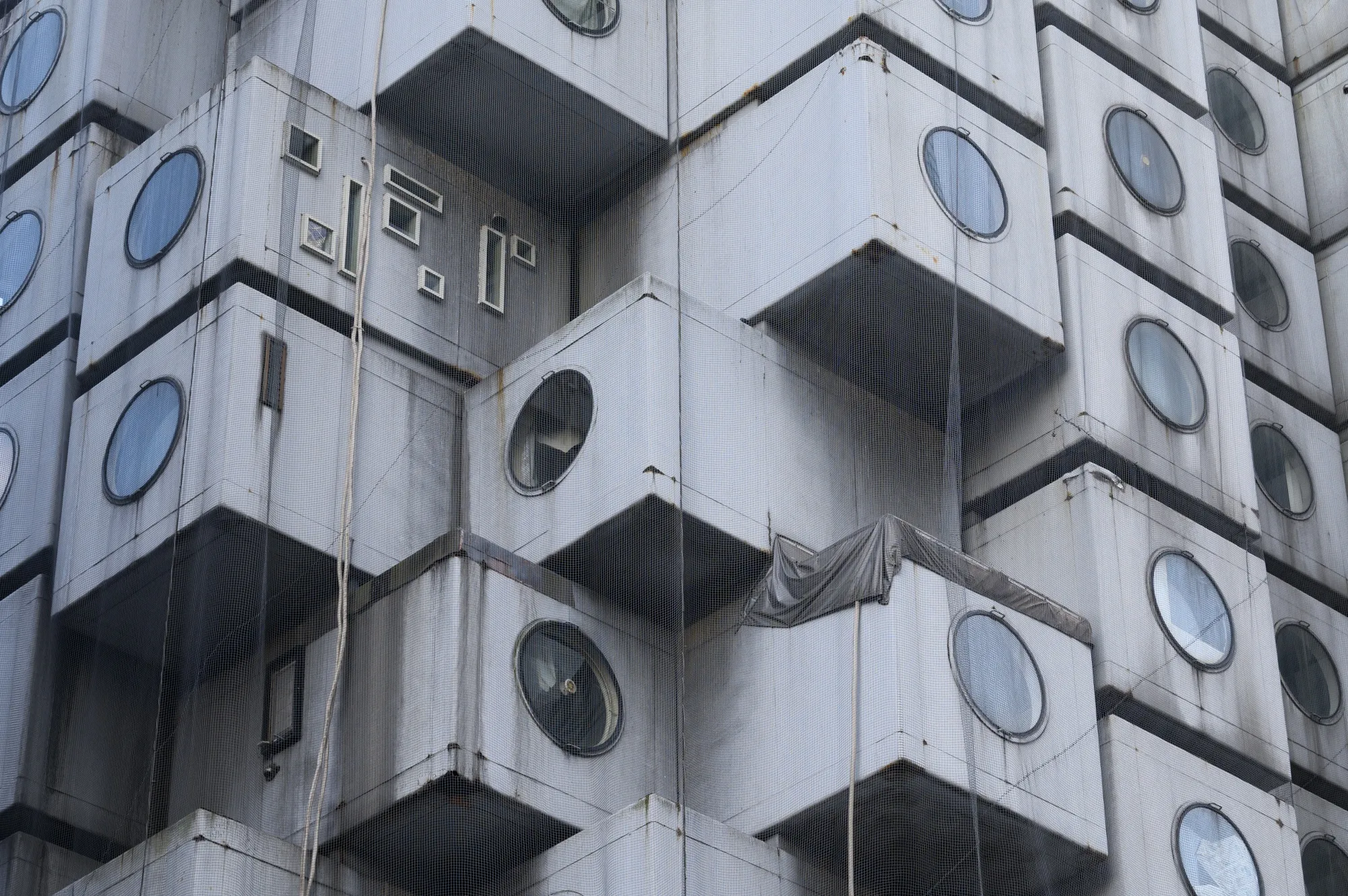 برج کپسولی ناکاگین نمادی از طراحی ماژولار و آینده‌نگرانه (Nakagin Capsule Tower)