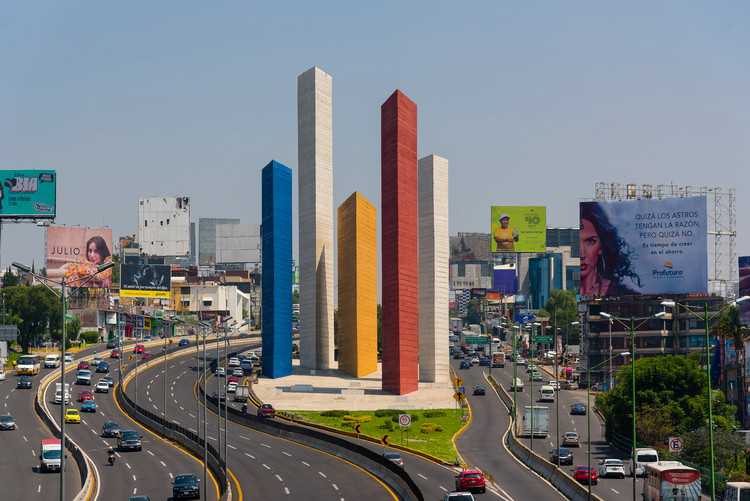 لوئیس باراگان |Luis Barragán: شاعر رنگ، نور و احساس در معماری Torres de Satélite