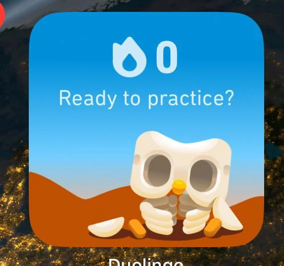 کمپین مرگ "Duo" جغد دولینگو | Duolingo Die! کمپین مرگ دولینگو آموزش زبان با جغد باشگاه طراحی و پرورش محصول کمپین مرگ "Duo" جغد دولینگو | Duolingo Die!