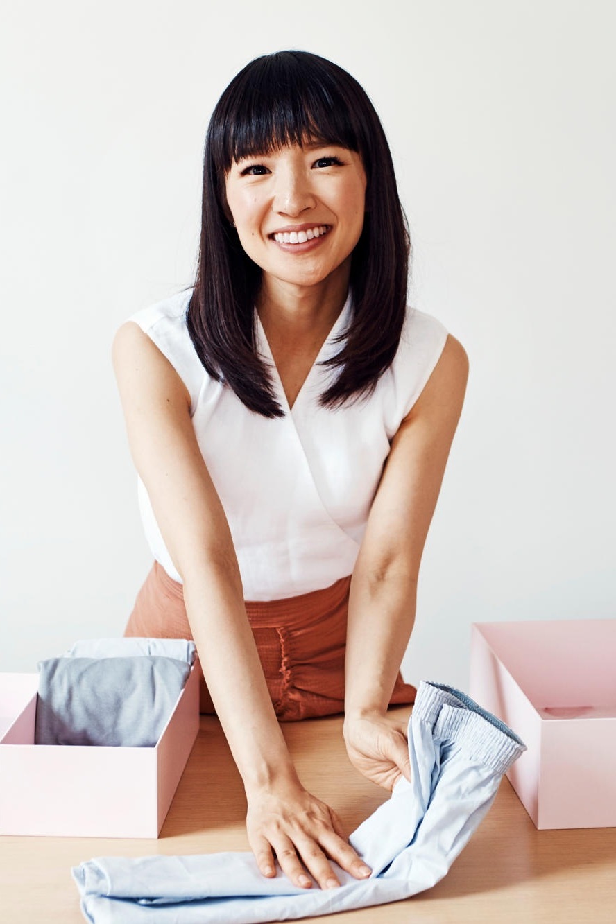 ماری کندو طراح مینیمالیسم احساسی و نظم ذهنیMarie Kondo 1 2 آسان&zwnj;سازان ماری کندو: طراح مینیمالیسم احساسی و نظم ذهنی