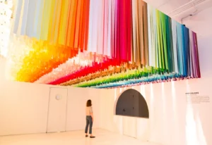 Color Factory – تجربه‌ای غوطه‌ور در دنیای رنگ‌ها 🎨✨3 آسان: باشگاه طراحی و پرورش محصول Color Factory: تجربه‌ای غوطه‌ور در دنیای رنگ‌ها