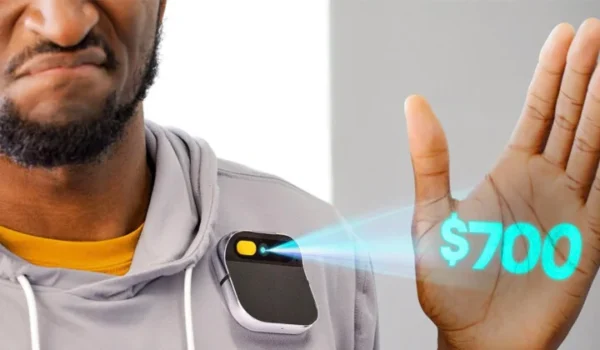 Humane AI Pin دستیار هوشمندی که می‌خواید فراموش کنید وجود داره!