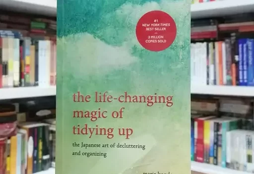 کتاب "The Life-Changing Magic of Tidying Up"