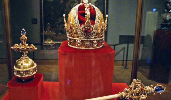 مستند جواهرات ملی ایران👑 سفری به درون خزانه تاریخ