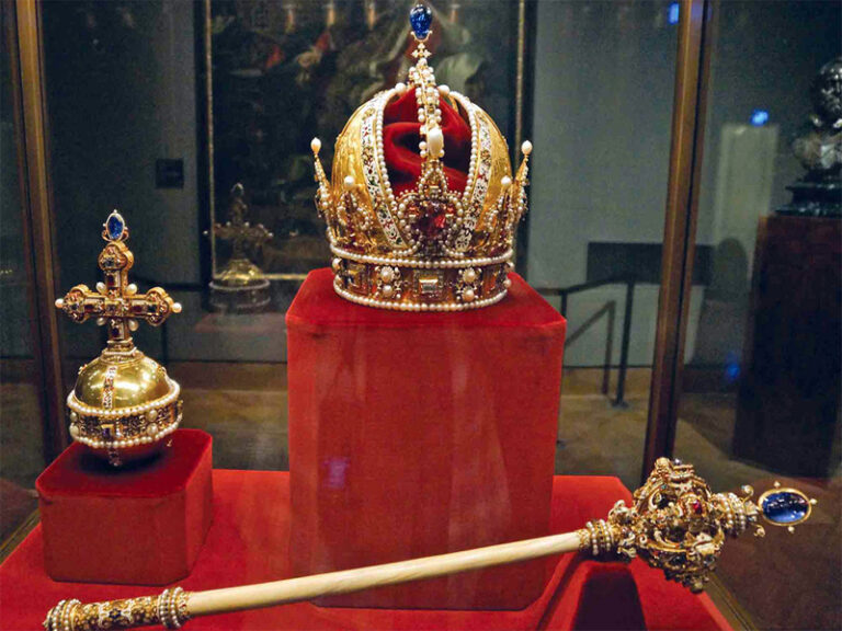 مستند جواهرات ملی ایران👑 سفری به درون خزانه تاریخ