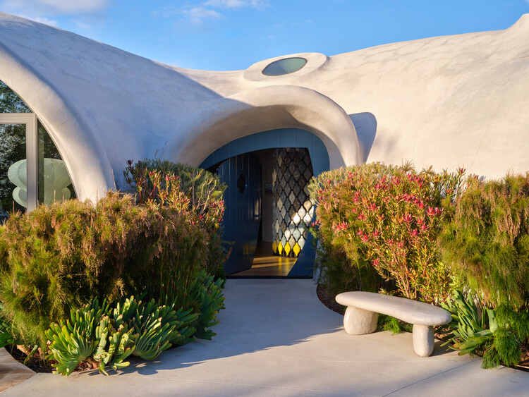 معماری به سبک Binshell پوسته‌ی بادیِ مسحورکننده 2 آسان: باشگاه طراحی و پرورش محصول هم‌نشینی مصالح در معماری: راهنمای انتخاب پالت متریال برای نما، فضاهای داخلی و عمومی