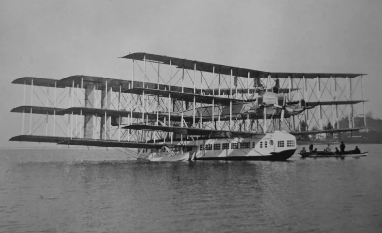 Caproni Ca.60 Transaereo پرنده‌ی سه‌بدنه‌ای با نه بال شکست بزرگ، خیال بی‌مرز🛩️ آسان: باشگاه طراحی و پرورش محصول Caproni Ca.60 Transaereo: کشتی پرنده با 9 بال، در دهه20🛩️