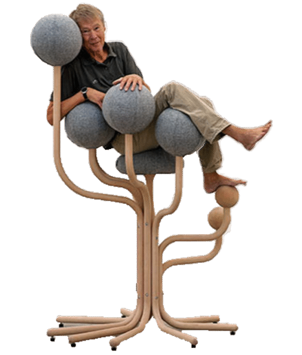 پیتر ابزویک طراح فرنیچر و مبلمان Peter Opsvik 1 آسان: باشگاه طراحی و پرورش محصول پیتر ابزویک: طراح مبلمان که به بدن اجازه می‌دهد «تصمیم بگیرد» | Peter Opsvik