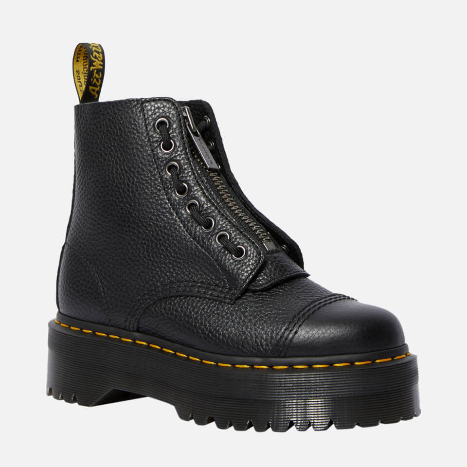 کفش‌های دکتر مارتین 🥾 Dr. Martens از اتاق ارتوپد تا بوت‌چرمی 2 آسان: باشگاه طراحی و پرورش محصول کفش‌های دکتر مارتین 🥾 (Dr. Martens): از اتاق ارتوپد تا بوت‌چرمی