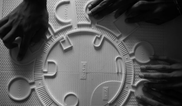 👁️‍🗨️ طراحی برای تاریکی معماریِ قابل لمس برای نابینایان👁️‍🗨️ Designing for the Dark Tactile Architecture for the Blind آسان: باشگاه طراحی و پرورش محصول 👁️‍🗨️ طراحی برای تاریکی: معماریِ قابل لمس برای نابینایی