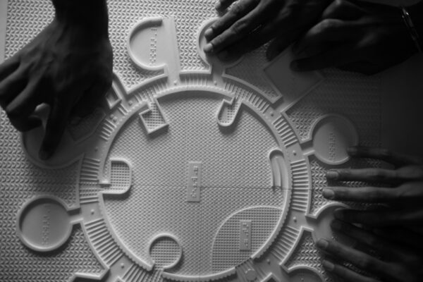 👁️‍🗨️ طراحی برای تاریکی معماریِ قابل لمس برای نابینایان👁️‍🗨️ Designing for the Dark Tactile Architecture for the Blind آسان: باشگاه طراحی و پرورش محصول 👁️‍🗨️ طراحی برای تاریکی: معماریِ قابل لمس برای نابینایی