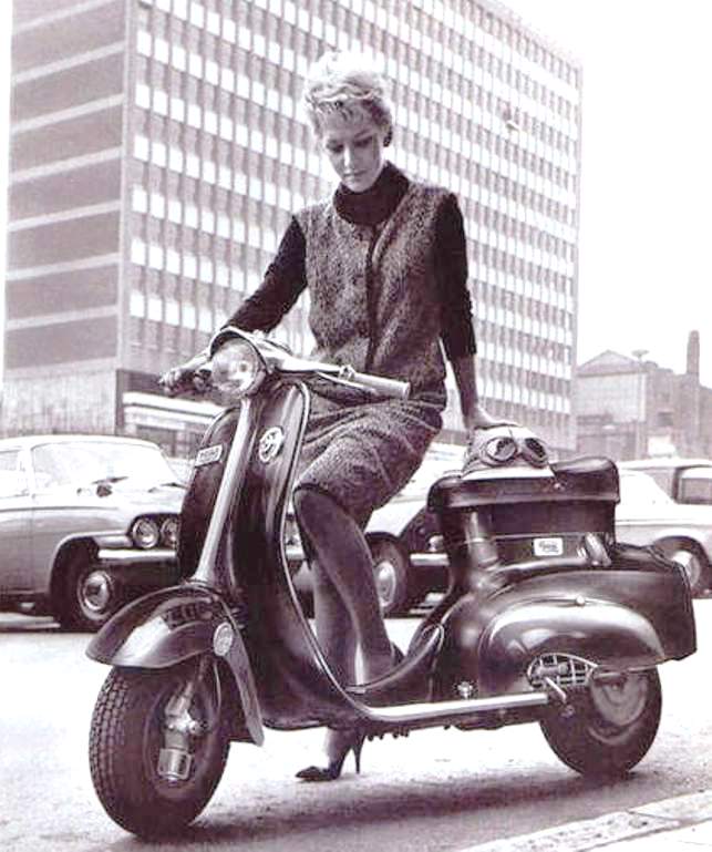 🛵 Triumph Tina 1962 &ndash; اسکوتر ساده برای خانم&zwnj;های خانه&zwnj;دار آسان&zwnj;سازان وسایل نقلیه &laquo;زنانه&raquo; در تاریخ طراحی: از Triumph Tina تا Volvo YCC