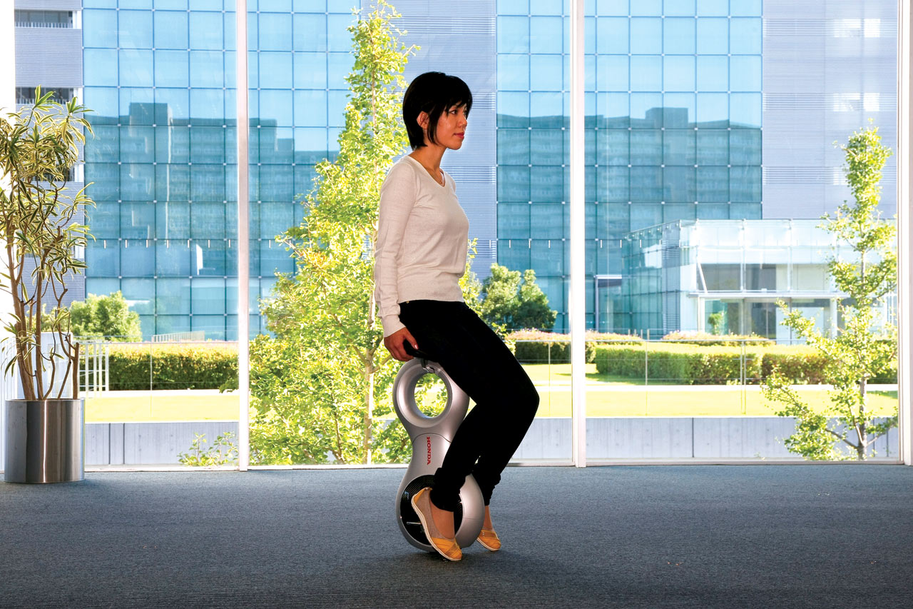 Honda U3 X 2010وسیله نقلیه‌ی تک‌چرخ با تعادل خودکار Self Balancing Unicycle Copy آسان: باشگاه طراحی و پرورش محصول وسایل تک‌چرخ: حمل‌ونقل رادیکال موتوری