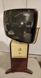 Philco Predicta: میز TV چرخان دهه 50 Philco Predicta میز TV چرخان دهه 50 2 باشگاه طراحی و پرورش محصول Philco Predicta: میز TV چرخان دهه 50