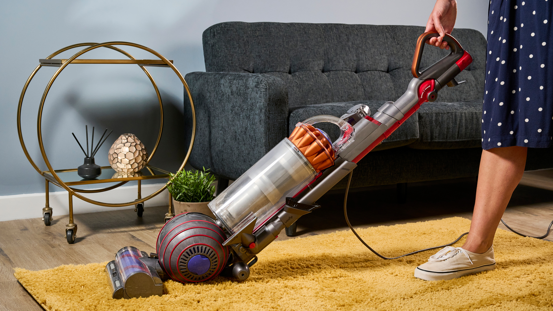 نمایش رفتار مکانیکی محصول: Function Show جاروبرقی Dyson با بدنه شفاف باشگاه طراحی و پرورش محصول نمایش رفتار مکانیکی محصول: Function Show