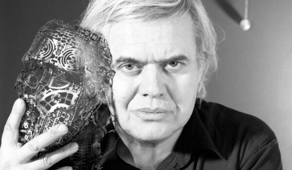 هانس رودولف گیگر تصویرساز بیومکانیکی H. R. Giger، 4 آسان: باشگاه طراحی و پرورش محصول هانس رودولف گیگر: تصویرساز بیومکانیکی (H. R. Giger)