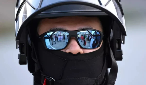 🛡️ ICEBlock وقتی یک اپ ساده، تبدیل به ابزار دفاع دیجیتال می‌شود