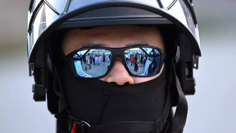 🛡️ ICEBlock وقتی یک اپ ساده، تبدیل به ابزار دفاع دیجیتال می‌شود