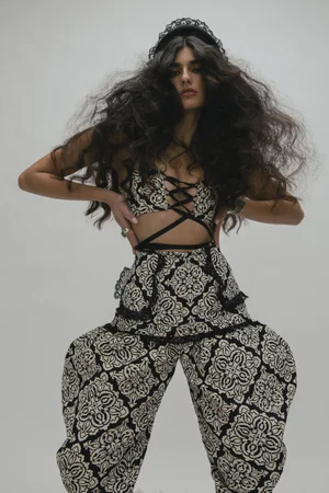 DorianWHO کالکشن NOOR دورین‌هو 6 آسان‌سازان دورین هو: طراحی لباس پایدار Dorian Who