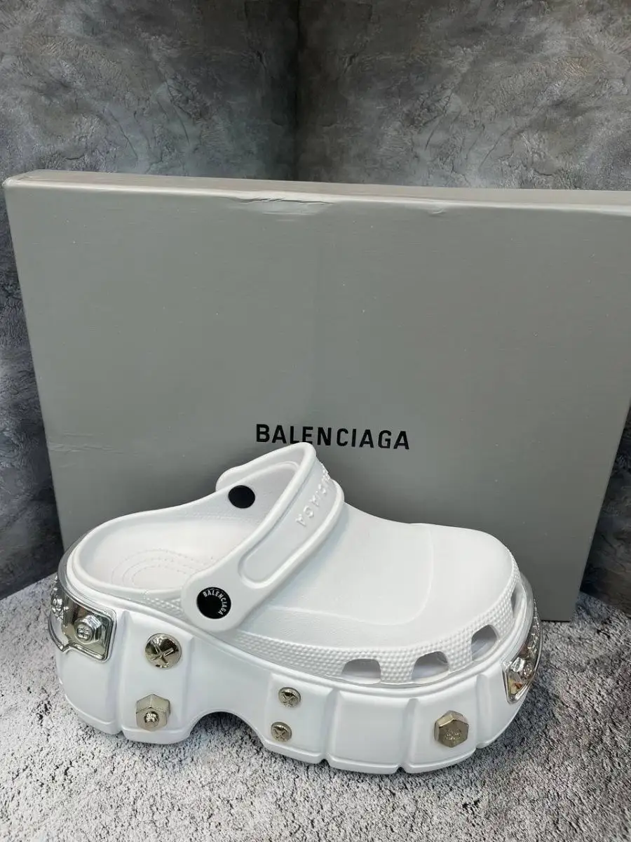 Balenciaga × Crocs وقتی زشتی، لوکس می‌شود آسان: باشگاه طراحی و پرورش محصول Balenciaga × Crocs: وقتی 2برند خاص کفش محصول‌ مشترک می‌دن
