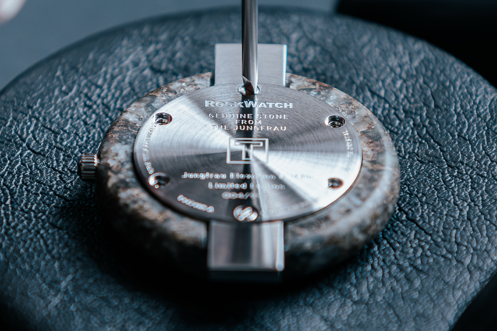 ساعت‌سازی TISSOT روایت دقت، تاریخ و طراحی 1 آسان‌سازان ساعت‌سازی TISSOT | روایت دقت، تاریخ و طراحی متریال