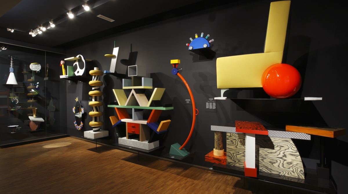 فرنیچر و مبلمان🎨طراحی ممفیس؛ طغیان رنگ‌ها و فرم‌های بازیگوش Memphis Design 8 آسان‌سازان 🎨طراحی ممفیس: طغیان رنگ‌ها و فرم‌های بازیگوش | Memphis Design