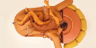 لوسی مک‌ری Lucy McRae طراح محصولات آینده 1 آسان: باشگاه طراحی و پرورش محصول لوسی مک‌ری: طراح محصولات آینده (Lucy McRae)