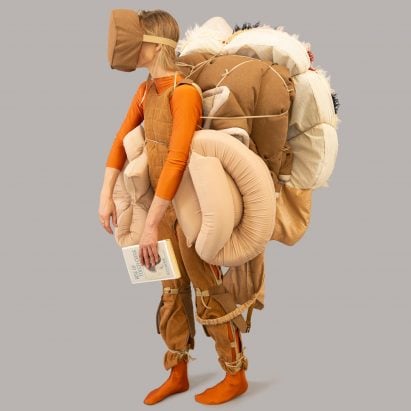 لوسی مک‌ری Lucy McRae طراح محصولات آینده 2 آسان: باشگاه طراحی و پرورش محصول لوسی مک‌ری: طراح محصولات آینده (Lucy McRae)