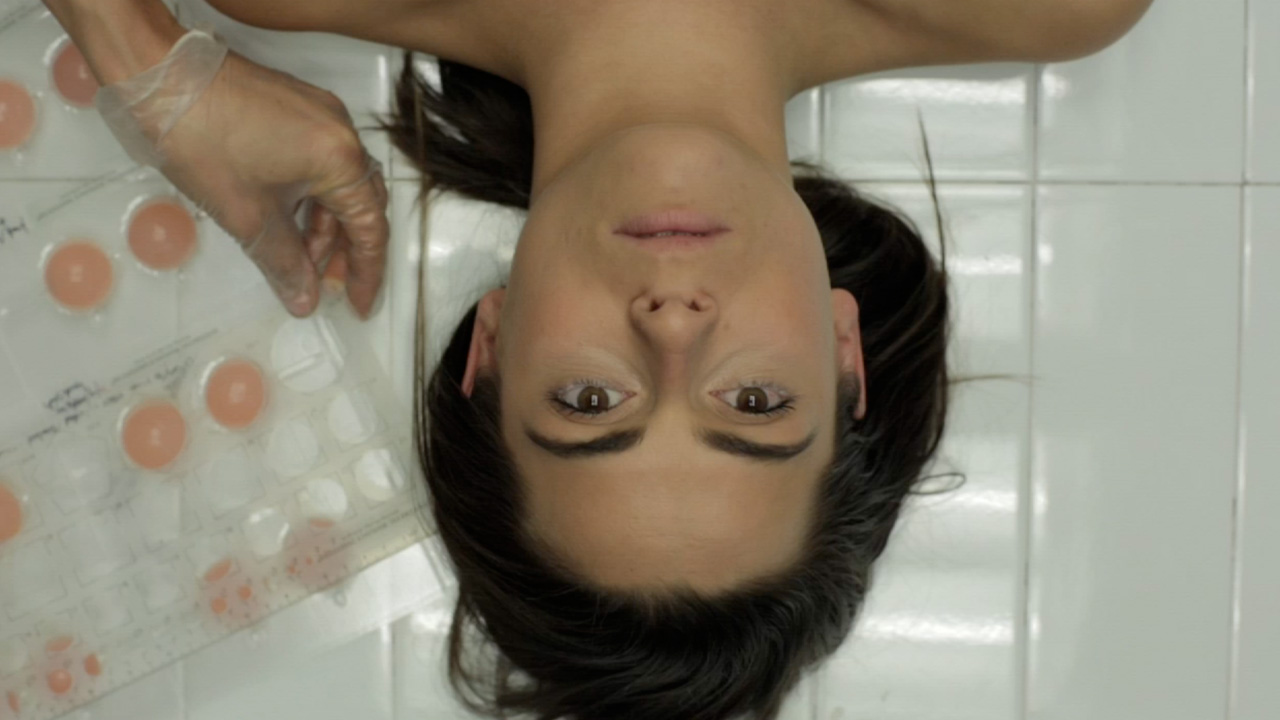 لوسی مک‌ری Lucy McRae طراح محصولات آینده 4 آسان: باشگاه طراحی و پرورش محصول لوسی مک‌ری: طراح محصولات آینده (Lucy McRae)